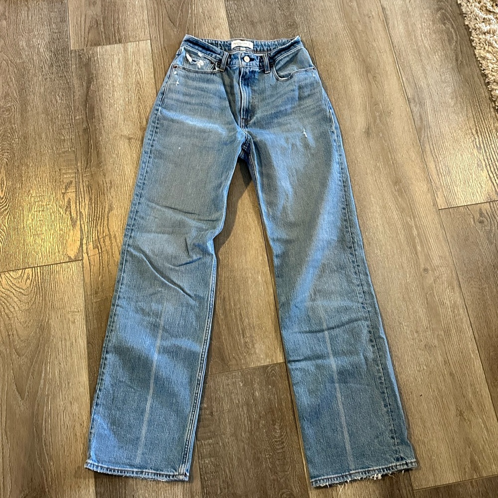 A&F Curve Love the 90’s Relaxed Jean
